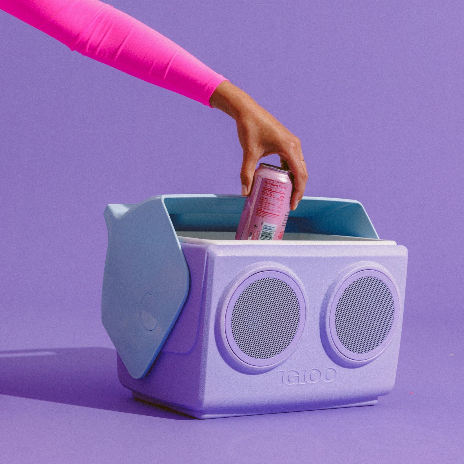 Igloo KoolTunes cooler with speakers (14 qt) in a kitchen